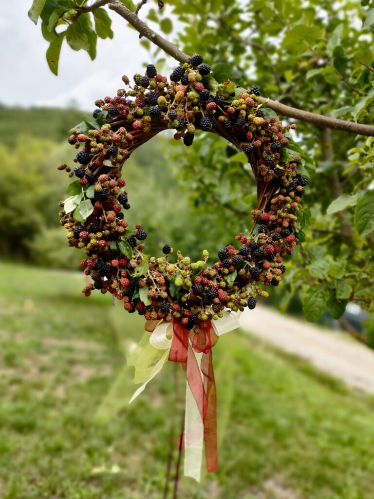 Ghirlande Autunnali create con bacche e frutti di bosco